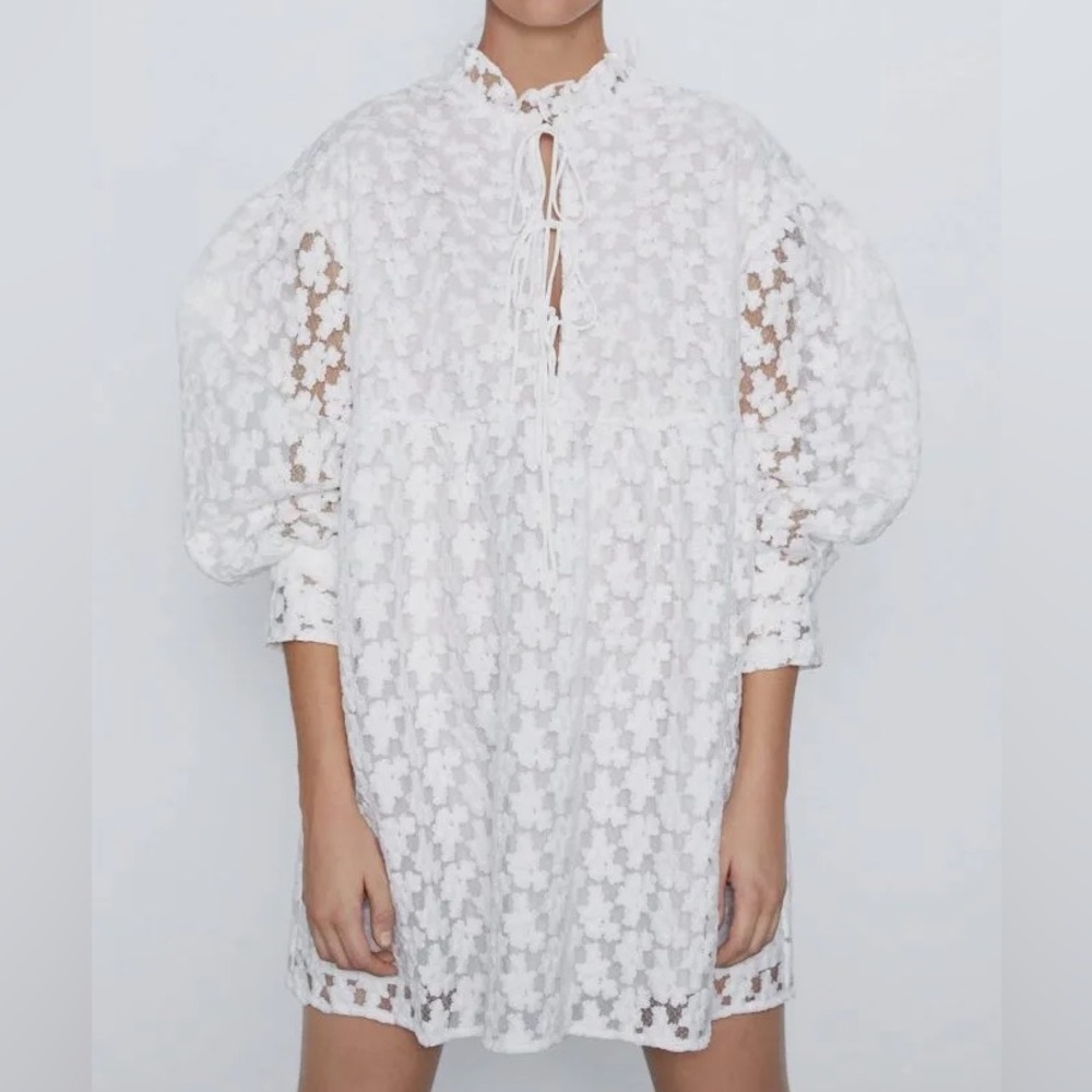Zara White Textured Weave Lace Mini Dress Size M (item #A07)